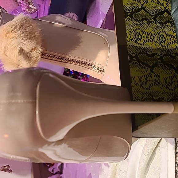 Pink Pom Pom Booties - Picture 4 of 6